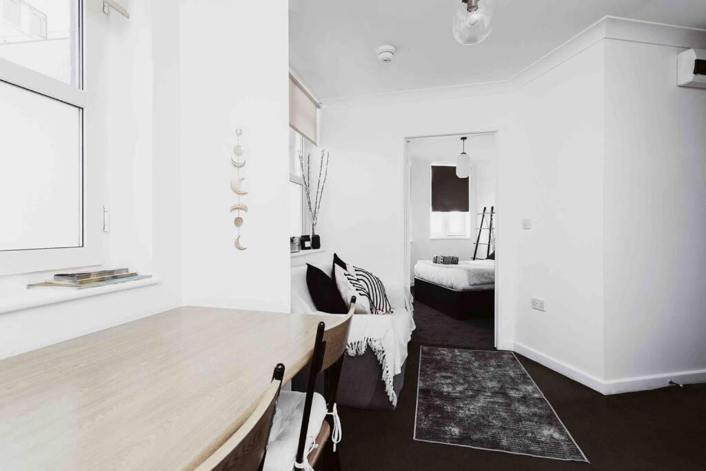The Minimalist - Entire 1 Bed Flat Near Gunwharf Quays, Ground Floor Flat Private Entrance Apartment Portsmouth Ngoại thất bức ảnh