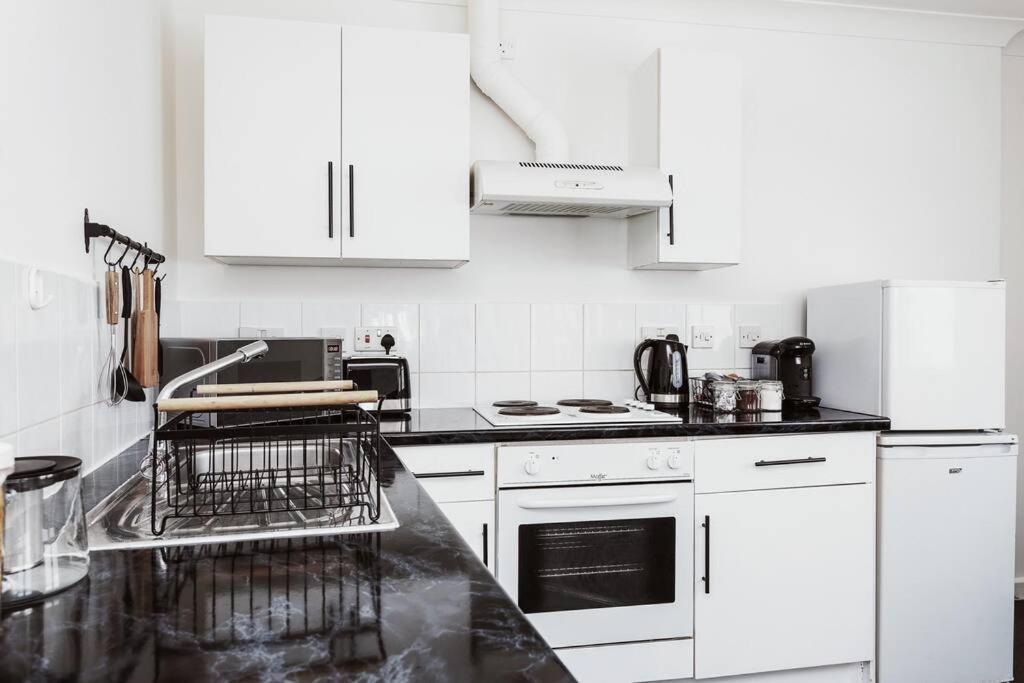 The Minimalist - Entire 1 Bed Flat Near Gunwharf Quays, Ground Floor Flat Private Entrance Apartment Portsmouth Ngoại thất bức ảnh