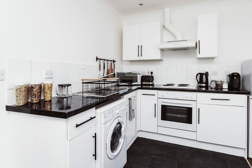 The Minimalist - Entire 1 Bed Flat Near Gunwharf Quays, Ground Floor Flat Private Entrance Apartment Portsmouth Ngoại thất bức ảnh